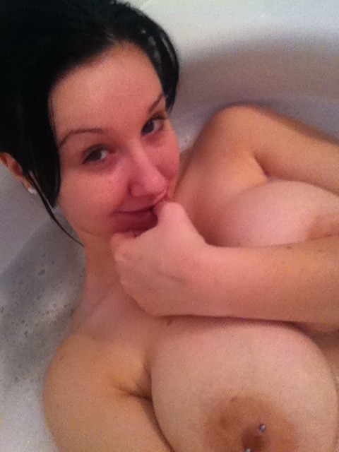 Porn photo lewild:  Bloggin for you from my bathtub