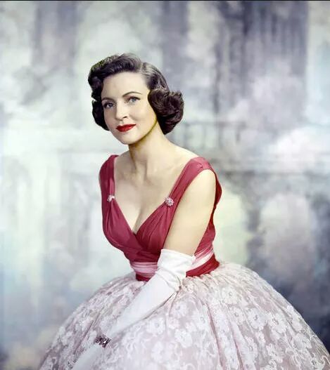 raiderzombie:  Betty White (very pretty)