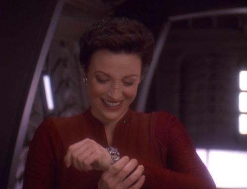 chroniclesofkanarnia: One of my favorite things is the bracelet that Tekeny Ghemor gave to Kira. It&