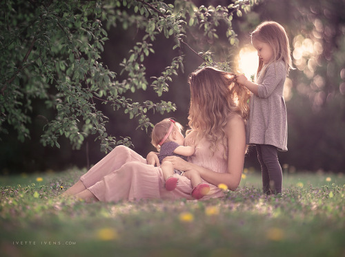 naked-yogi:  fastcompany:  “My own experience inspired me to spread the word and encourage other mothers, as well as non-mothers, to see breastfeeding the way it’s supposed to be seen.”These gorgeous photos of mothers breastfeeding will change the