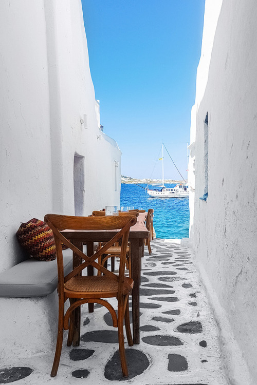 Seaside Cafe, Mykonos, GreeceMykonos | Greece | Narrow streets