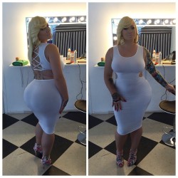 elkestallion:  Good morning…from yesterday’s shoot for @starfireboutique #elke #iloveElke #thick #curves #bombshell #thickness #heels #snowbunny