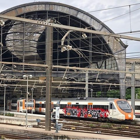 “Punch a fascist" Train graffiti in Barcelona