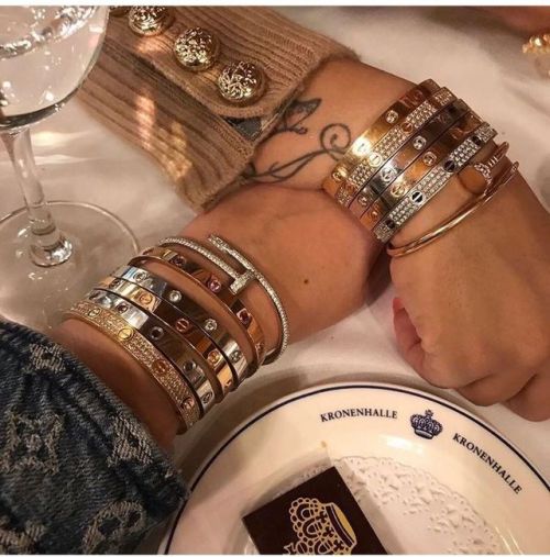 khloe kardashian cartier bracelets