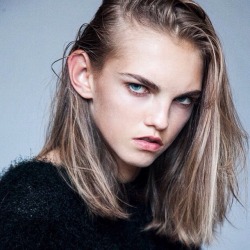 babyxiao:  MOLLY BAIR 