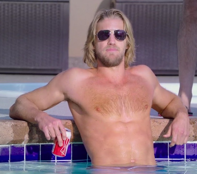 hotashellcelebmen:  More here :http://shirtlessmenontheblog.blogspot.fr/2017/09/matt-barr-shirtless.html