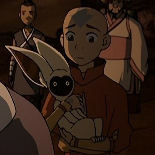 aang holding momo as if cradling a small child
