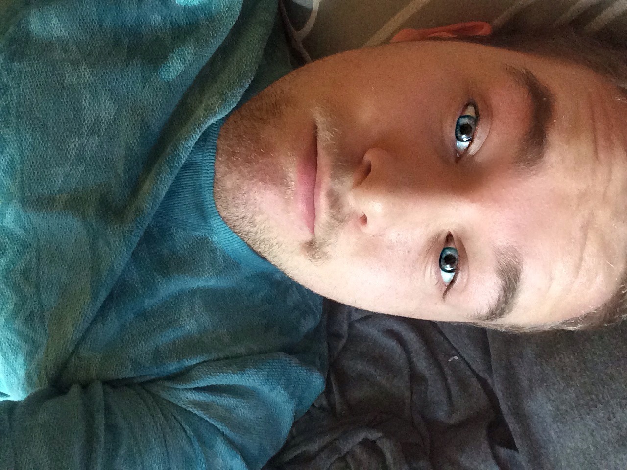 lighth0me:  Sideways selfies are the new thing 