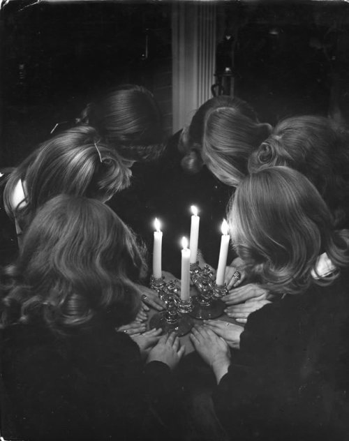 hexandbalances:Six high school sorority girls re-enact a secret initiation ritual by candlelight. By