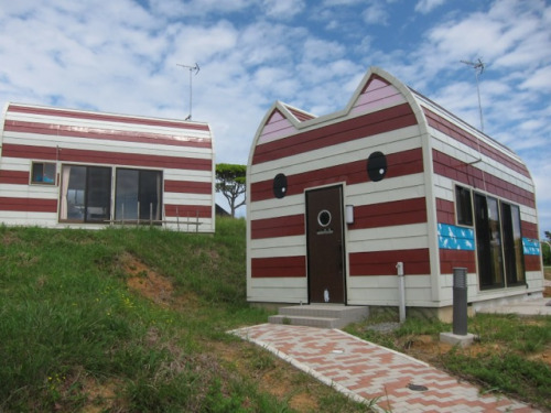 kotakucom:  Japan has not one, but two places that are referred to as “Cat Island.” Can you guess what’s special about them? (It has to do with cats.)