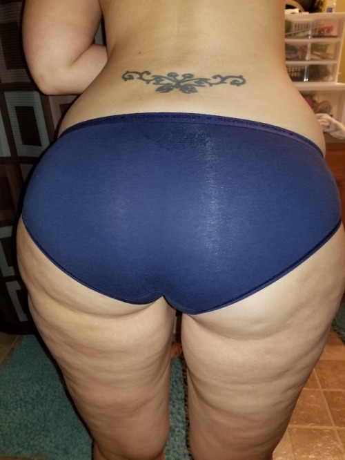 slutywifepics:Some good pics of my big fat sexy whore ass.