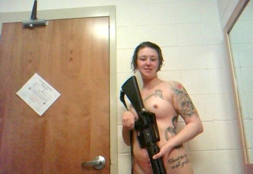 mymarinemindpart2:  hot tatted military babe pt 1