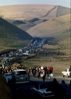 lostincape-town:   dirtyflowerchild:  soundsof71:  earthysoul:  back-to-the-garden-1969:  Then can I walk beside you? I have come here to lose the smog.  oh god this makes me cry i wish i went  My favorite Woodstock picture on tumblr. The most beautiful