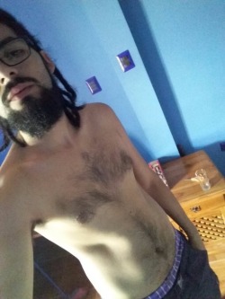 montino22:  califaschile36: nudescl-world:     Nicolás  Chileno pajero “AporteHetero”   Que ganas de pajearme al lado..😩  Macho peludo hermoso piko y cocos tiene el culo lindo y peludo