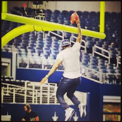 fuckyealebronjames:  Would definitely be my 1st TD celebration!#DreamChasing #LetsFly (kingjames) *even in jeans this man gets up ! 