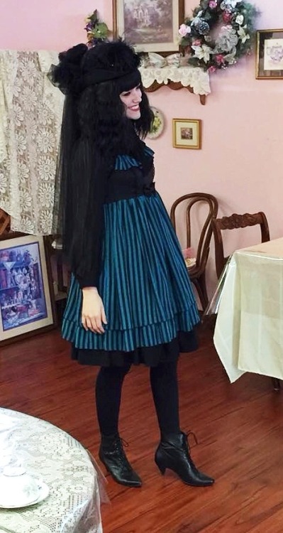 I recently went to a tea service with some friends and decided to try out a new coord. It definitely