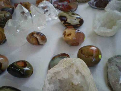 Products made of polished minerals and stones offered for sale during Lwóweckie Lato Agatowe (Lwowek