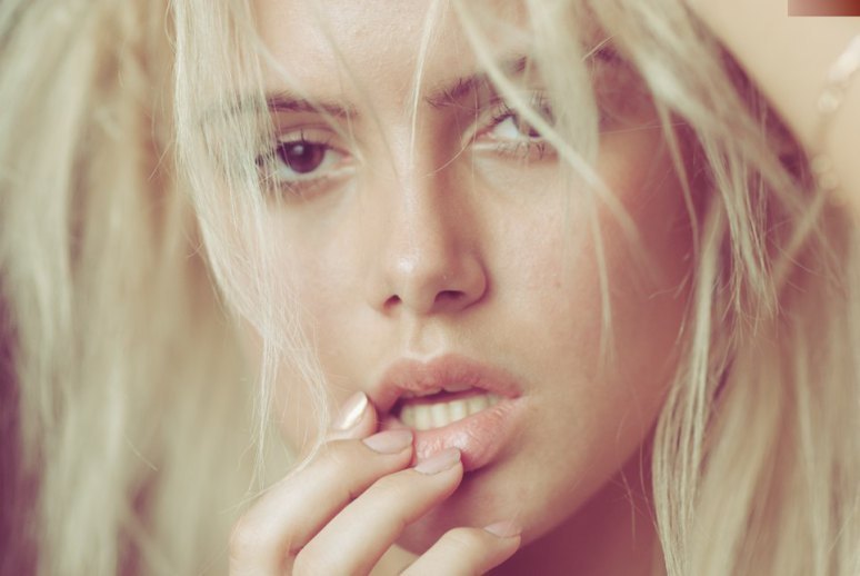 blonde - and dangerous…Elis Lenbest of erotic photography:www.radical-lingerie.com