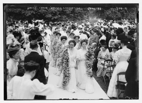 Vassar graduation daisy chain, June 1908.