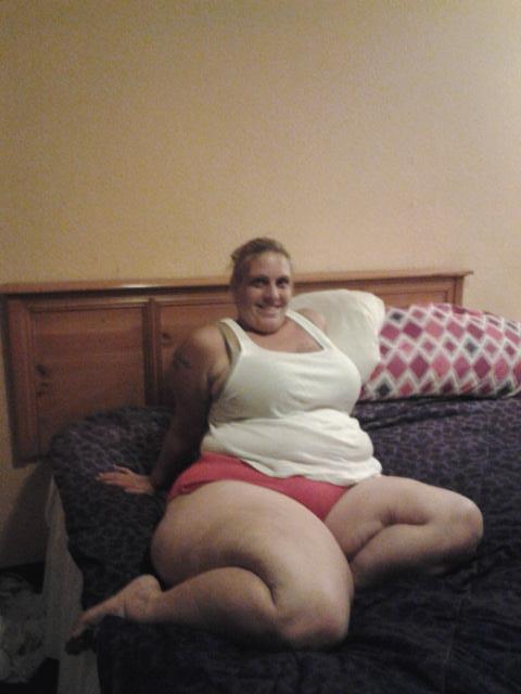 thigh-rubbers:  Damn she thick!