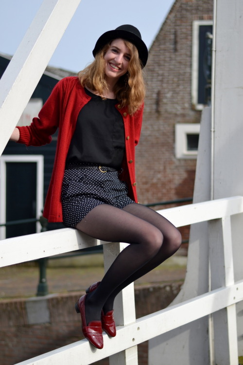 Fashionmylegs: Style Pick  cardigan: Vintage // shirt: Gina Tricot // shorts: New Yorker // shoes: T