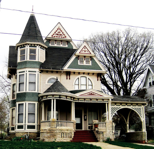 savitrireekbhawan:I have always been obsessed with Victorian houses.