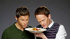 awaywithpixie:  matchingvnecks: Neil Patrick Harris and David Burtka reenact the spaghetti scene from Lady and the Tramp  This  has to be the cutest and most adorable thing in history. Ever. 