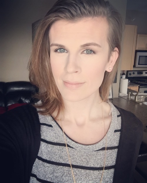 ladypathfinder:I tend to psyche myself out when I’m trying to go for a simple, everyday makeup