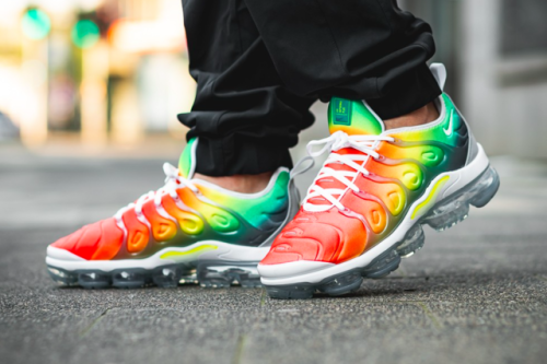 air vapormax plus rainbow