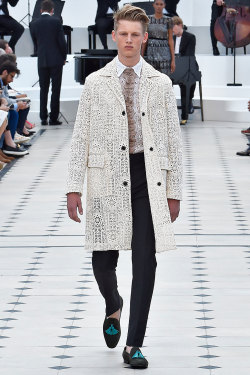 stylestumbler:  BURBERRY PRORSUMSPRING/SUMMER