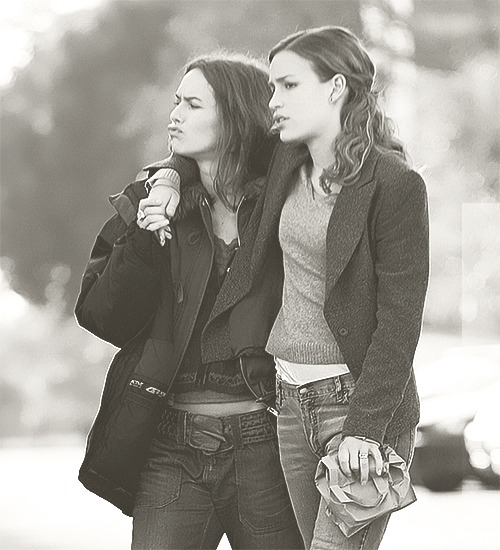 gnostic-pinup:  Lena Headey and Piper Perabo  Life before Cersei 