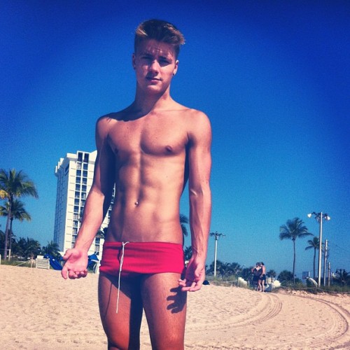just-a-twink:  Fuckin’ gorgeous! 