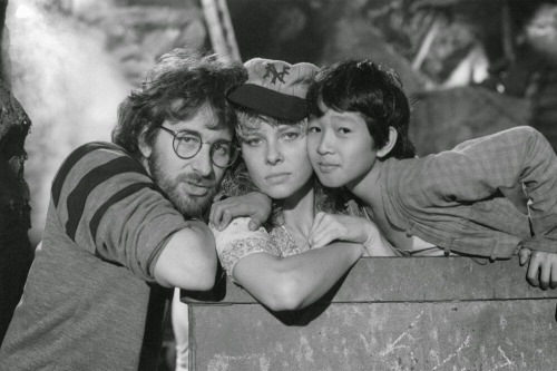 octopodiforme:Steven Spielberg, Kate Capshaw and Jonathan Ke Quan on the set of Indiana Jo