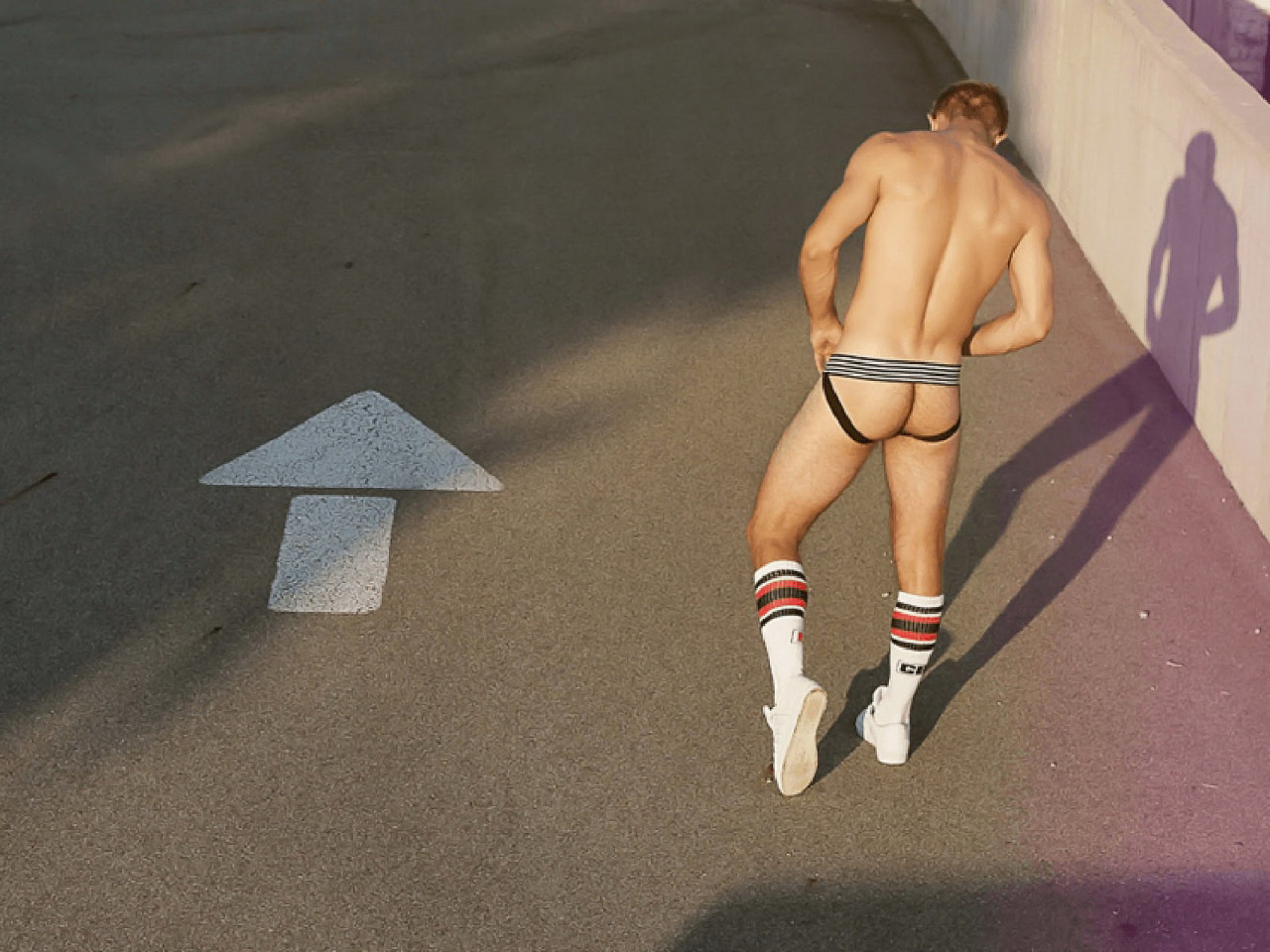 tfootielover:i’d like to eat that wee ass nom noms