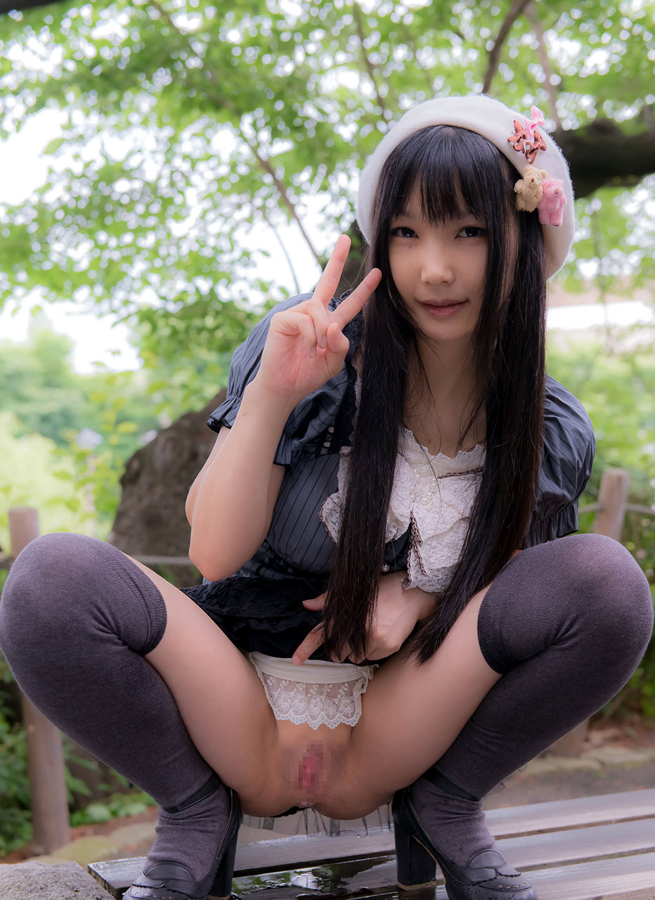 cosplaygirl:着エロコスプレイヤーlenfriedがROMで完全におま●こ丸出しクパァしていた