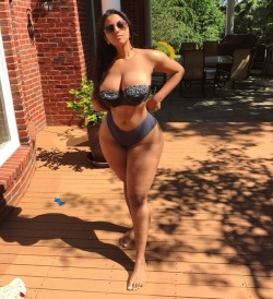 goood-thickness:  She’s gotta it good from