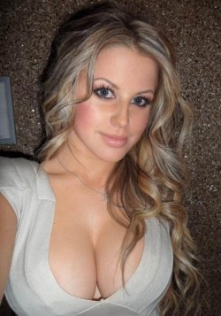 hotsexycleavage:  Chica 