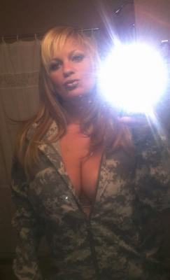 naughtyarmycouple:  ARMY CHICK! YOU ARE GORGEOUS!!!