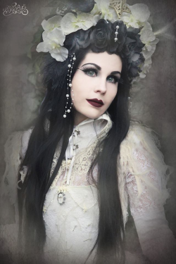 arsenicinshell:  Model: Mademoiselle KarmaPhotographer: Ewiglich PhotografieHeadpiece: NoxAurumDress: The Tailorwitch