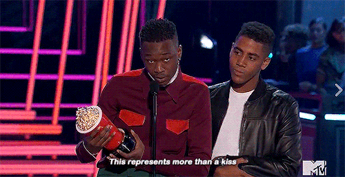 hennyproud:Ashton Sanders and Jharrel Jerome from Moonlight (2016) win Best Kiss at the 2017 MTV Mov
