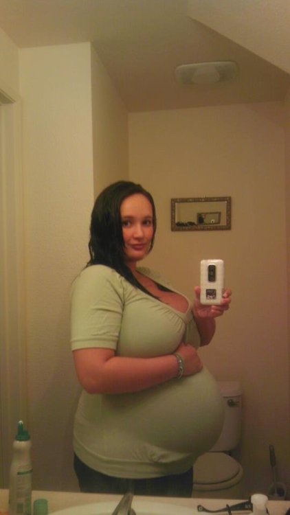 onemorebitebp:  Possibly the sexiest pregnancy I have ever seen.  Her sexuality GROWS. 