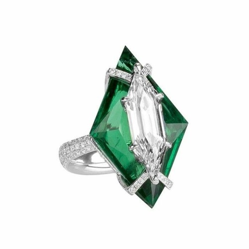 gemville:Boghossian ‘Kissing’ Ring With Zambian Emerald and Diamonds
