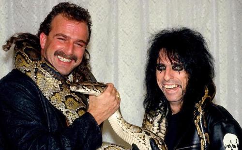 Jake “The Snake” Roberts & Alice Cooper (1987)