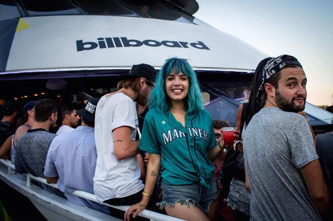 halseyupdates:  cynderbrick: @iamhalsey is adorable and on a boat! #hot100fest #billboard