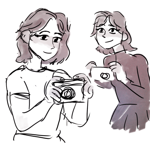 shitty teens au sketches where glenn gave maggie a camera for her birthday once and she never put it