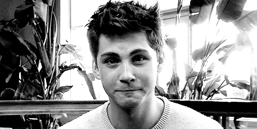 crush-for-guys:  and-there-i-was:  Can we all just take a moment to appreciate his
