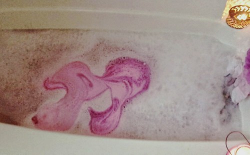 fineartwhore:  Took a sex bomb bath and forgot about my trash friends and finals week. 