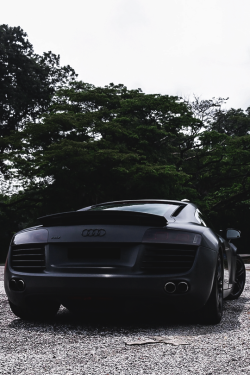 luxuryera:  Audi R8 V8 Photographer: Singapore