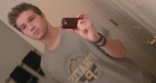 otto-rocket:  otto-rocket: otto-rocket:  First day of life up until 6th grade Jumped all the way to Freshman year of High School Then I cut my hair Junior year, why did I do thatSlowly it started growing back and then….I finally felt comfortable to