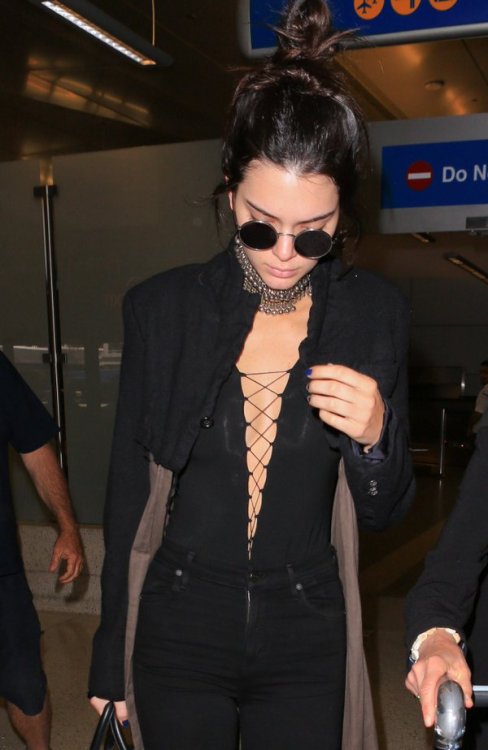 allthingskendall: April 21, 2016- Kendall exiting LAX